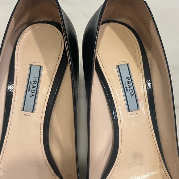 PRADA Saffiano textured patent leather pumps - Picture 5 of 7